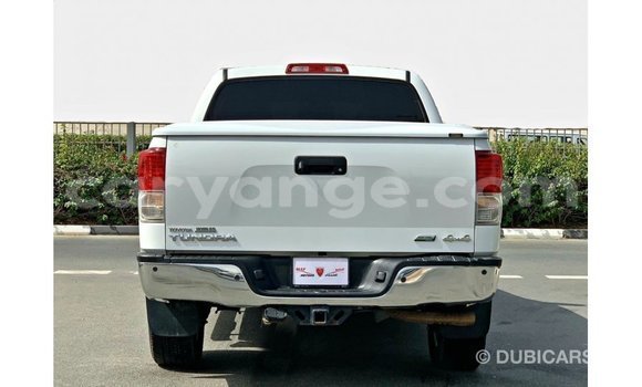 Acheter Import Voiture Toyota Tundra Blanc à Import - Dubai, Namibie Acheter Import Voiture Toyota Tundra Blanc à Import - Dubai, Namibie