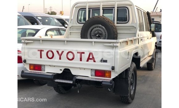 Acheter Import Voiture Toyota Land Cruiser Blanc à Import - Dubai, Namibie Acheter Import Voiture Toyota Land Cruiser Blanc à Import - Dubai, Namibie