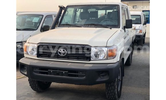 Acheter Import Voiture Toyota Land Cruiser Blanc à Import - Dubai, Namibie Acheter Import Voiture Toyota Land Cruiser Blanc à Import - Dubai, Namibie