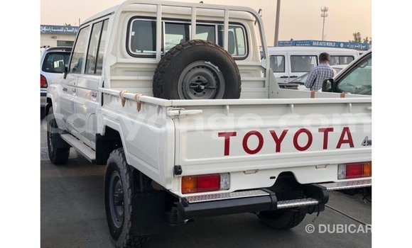 Acheter Import Voiture Toyota Land Cruiser Blanc à Import - Dubai, Namibie Acheter Import Voiture Toyota Land Cruiser Blanc à Import - Dubai, Namibie