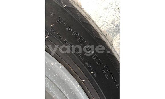 Acheter Import Voiture Toyota Land Cruiser Blanc à Import - Dubai, Namibie Acheter Import Voiture Toyota Land Cruiser Blanc à Import - Dubai, Namibie