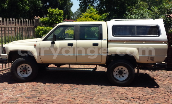 Buy Used Toyota Hilux Beige Car in Windhoek in Namibia Buy Used Toyota Hilux Beige Car in Windhoek in Namibia
