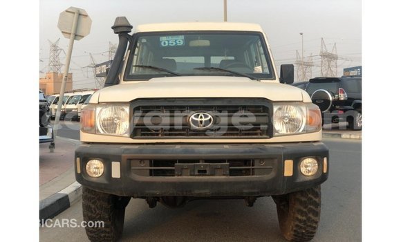 Acheter Import Voiture Toyota Land Cruiser Blanc à Import - Dubai, Namibie Acheter Import Voiture Toyota Land Cruiser Blanc à Import - Dubai, Namibie