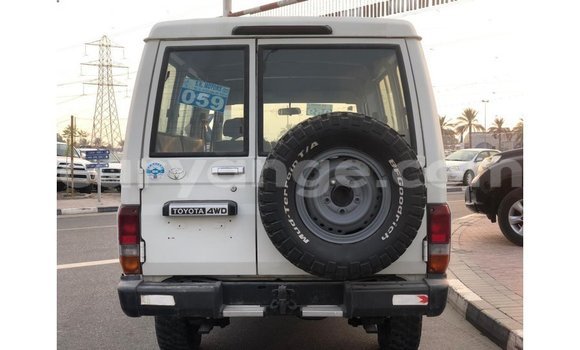 Acheter Import Voiture Toyota Land Cruiser Blanc à Import - Dubai, Namibie Acheter Import Voiture Toyota Land Cruiser Blanc à Import - Dubai, Namibie