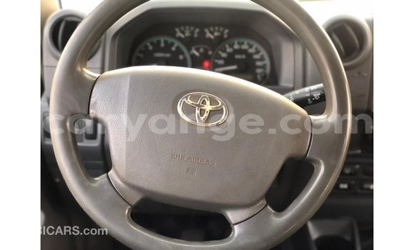 Acheter Import Voiture Toyota Land Cruiser Blanc à Import - Dubai, Namibie Acheter Import Voiture Toyota Land Cruiser Blanc à Import - Dubai, Namibie
