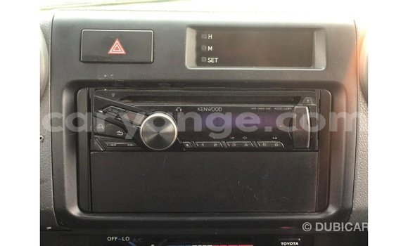 Acheter Import Voiture Toyota Land Cruiser Blanc à Import - Dubai, Namibie Acheter Import Voiture Toyota Land Cruiser Blanc à Import - Dubai, Namibie