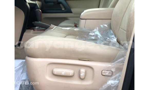 Acheter Import Voiture Toyota Land Cruiser Noir à Import - Dubai, Namibie Acheter Import Voiture Toyota Land Cruiser Noir à Import - Dubai, Namibie