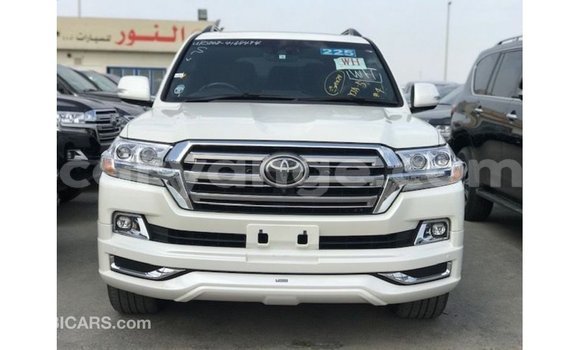 Acheter Import Voiture Toyota Land Cruiser Blanc à Import - Dubai, Namibie Acheter Import Voiture Toyota Land Cruiser Blanc à Import - Dubai, Namibie
