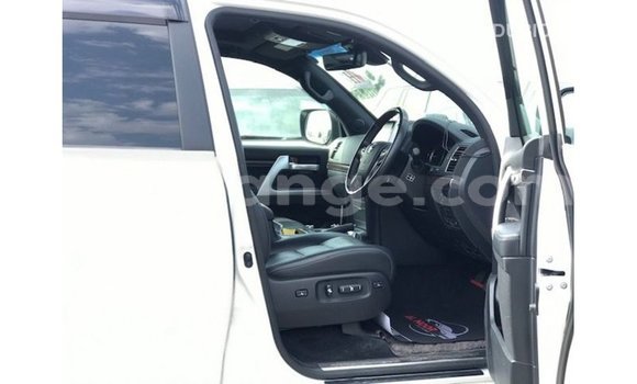 Acheter Import Voiture Toyota Land Cruiser Blanc à Import - Dubai, Namibie Acheter Import Voiture Toyota Land Cruiser Blanc à Import - Dubai, Namibie