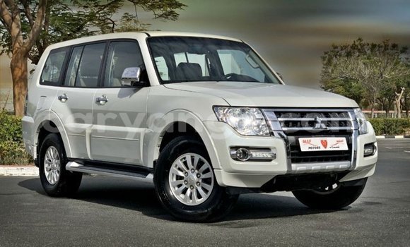 Buy Import Mitsubishi Pajero White Car in Import - Dubai in Namibia