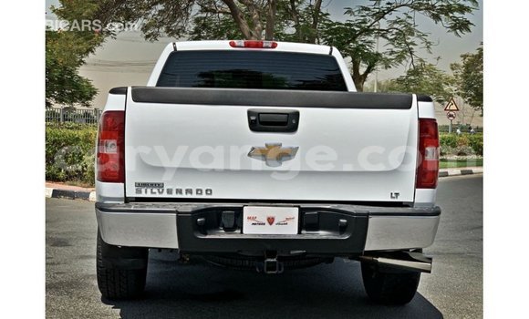 Acheter Import Voiture Chevrolet Silverado Blanc à Import - Dubai, Namibie Acheter Import Voiture Chevrolet Silverado Blanc à Import - Dubai, Namibie