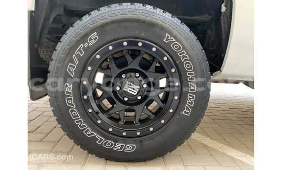 Acheter Import Voiture Chevrolet Silverado Blanc à Import - Dubai, Namibie Acheter Import Voiture Chevrolet Silverado Blanc à Import - Dubai, Namibie