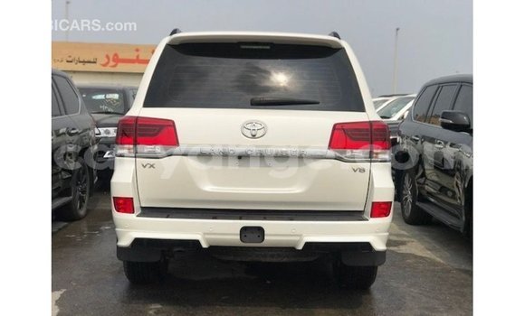 Acheter Import Voiture Toyota Land Cruiser Blanc à Import - Dubai, Namibie Acheter Import Voiture Toyota Land Cruiser Blanc à Import - Dubai, Namibie