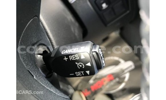 Acheter Import Voiture Toyota Land Cruiser Blanc à Import - Dubai, Namibie Acheter Import Voiture Toyota Land Cruiser Blanc à Import - Dubai, Namibie