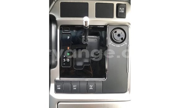 Acheter Import Voiture Toyota Land Cruiser Blanc à Import - Dubai, Namibie Acheter Import Voiture Toyota Land Cruiser Blanc à Import - Dubai, Namibie