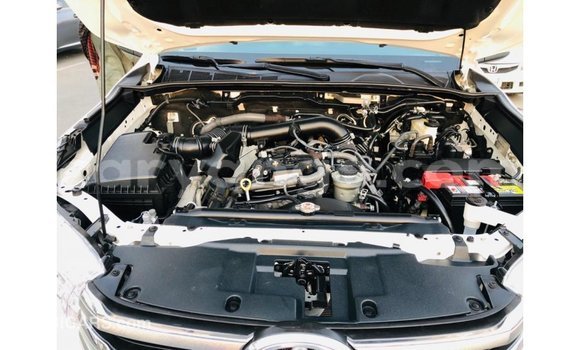 Acheter Import Voiture Toyota Hilux Blanc à Import - Dubai, Namibie Acheter Import Voiture Toyota Hilux Blanc à Import - Dubai, Namibie