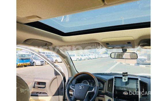 Acheter Import Voiture Toyota Land Cruiser Blanc à Import - Dubai, Namibie Acheter Import Voiture Toyota Land Cruiser Blanc à Import - Dubai, Namibie