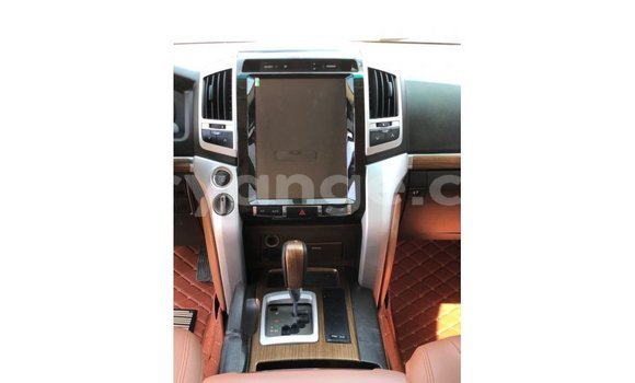 Acheter Import Voiture Toyota Land Cruiser Blanc à Import - Dubai, Namibie Acheter Import Voiture Toyota Land Cruiser Blanc à Import - Dubai, Namibie