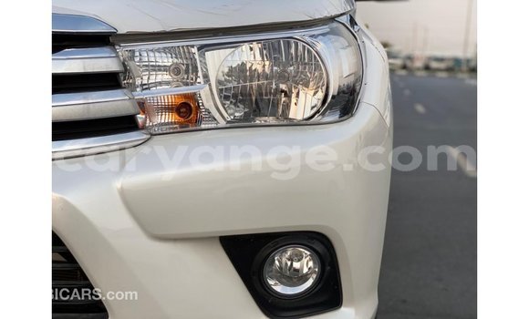 Acheter Import Voiture Toyota Hilux Blanc à Import - Dubai, Namibie Acheter Import Voiture Toyota Hilux Blanc à Import - Dubai, Namibie