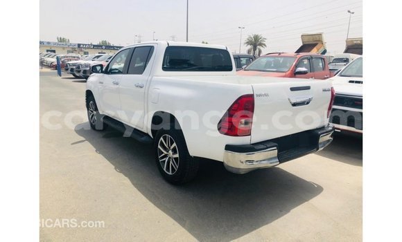 Acheter Import Voiture Toyota Hilux Blanc à Import - Dubai, Namibie Acheter Import Voiture Toyota Hilux Blanc à Import - Dubai, Namibie