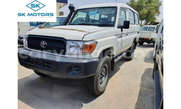 Acheter Import Voiture Toyota Land Cruiser Blanc à Import - Dubai, Namibie Acheter Import Voiture Toyota Land Cruiser Blanc à Import - Dubai, Namibie