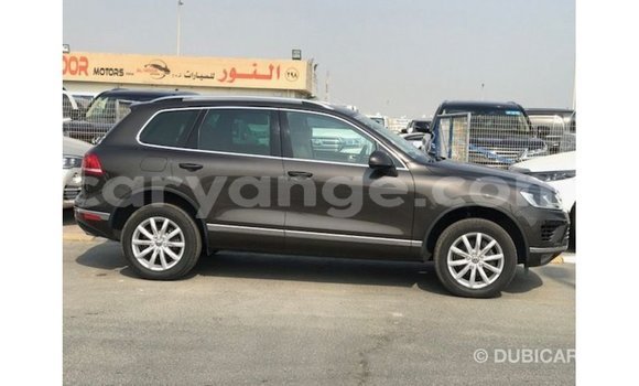 Acheter Import Voiture Volkswagen Touareg Marron à Import - Dubai, Namibie Acheter Import Voiture Volkswagen Touareg Marron à Import - Dubai, Namibie