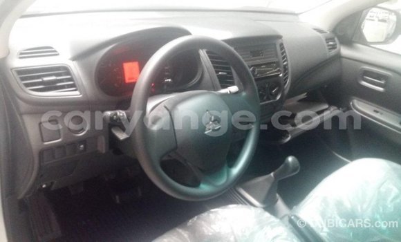 Acheter Import Voiture Mitsubishi L200 Blanc à Import - Dubai, Namibie Acheter Import Voiture Mitsubishi L200 Blanc à Import - Dubai, Namibie